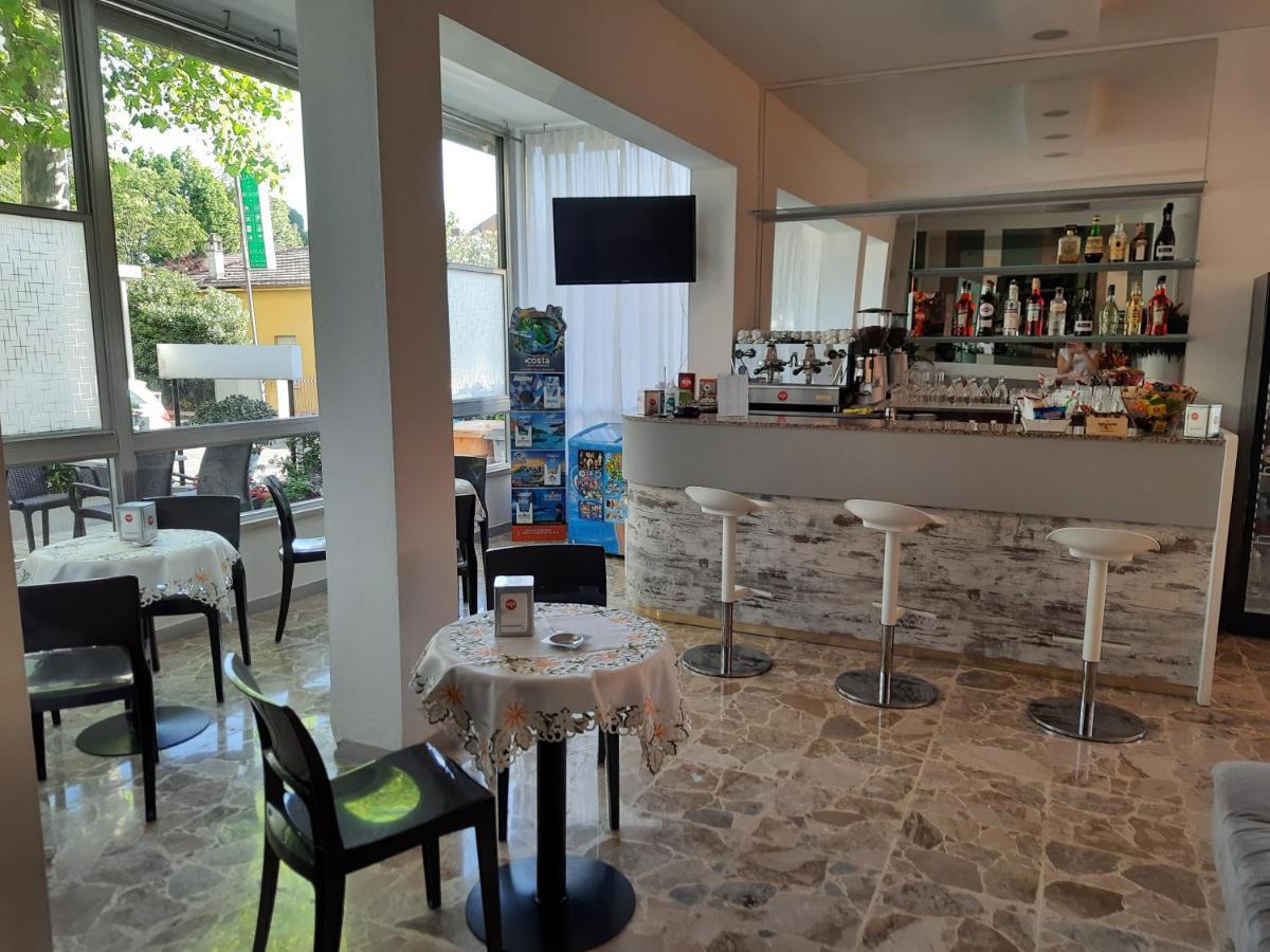Hotel Barbiani ริชโชเน ภายนอก รูปภาพ
