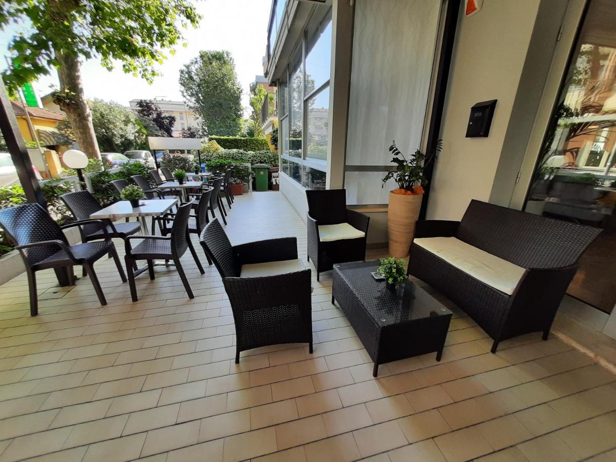 Hotel Barbiani ริชโชเน ภายนอก รูปภาพ