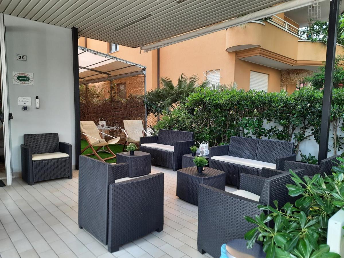 Hotel Barbiani ริชโชเน ภายนอก รูปภาพ