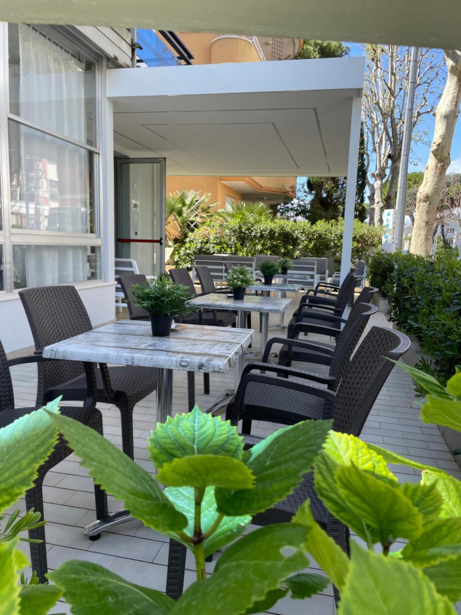 Hotel Barbiani ริชโชเน ภายนอก รูปภาพ