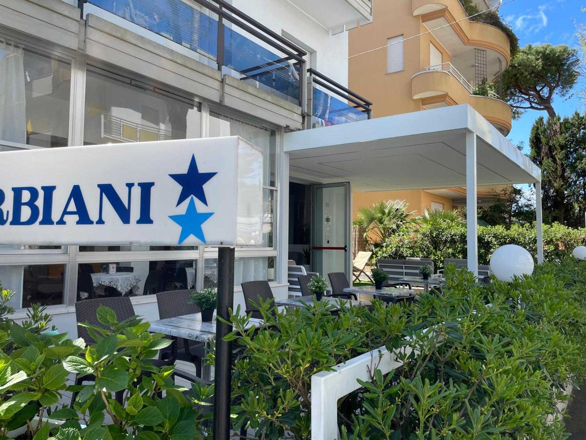 Hotel Barbiani ริชโชเน ภายนอก รูปภาพ