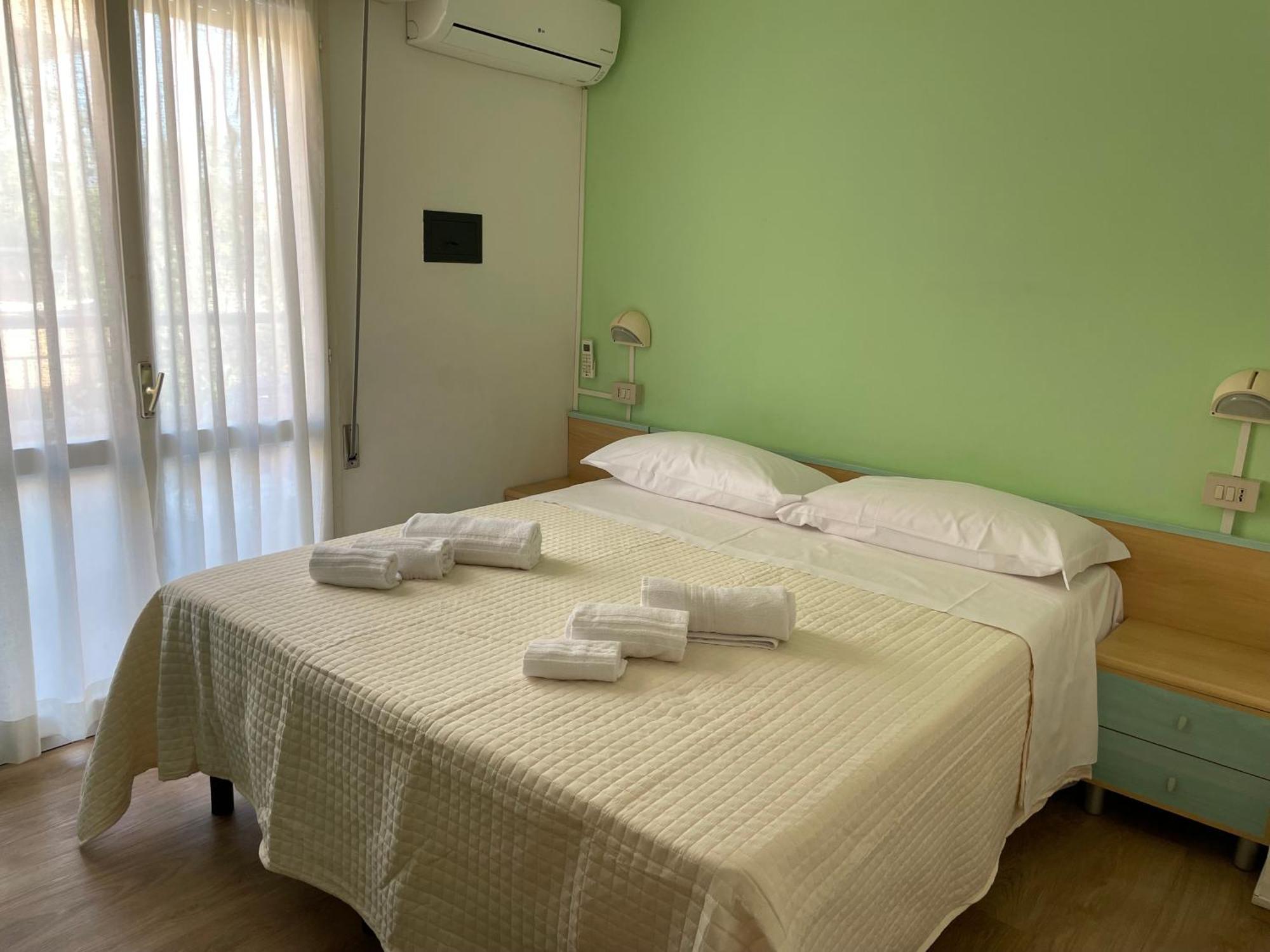 Hotel Barbiani ริชโชเน ภายนอก รูปภาพ