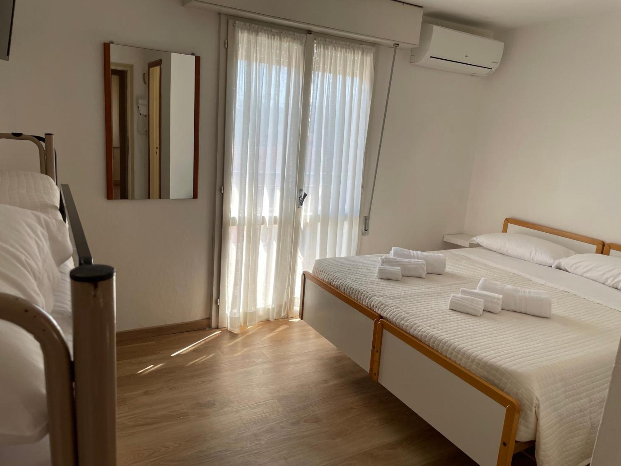 Hotel Barbiani ริชโชเน ภายนอก รูปภาพ