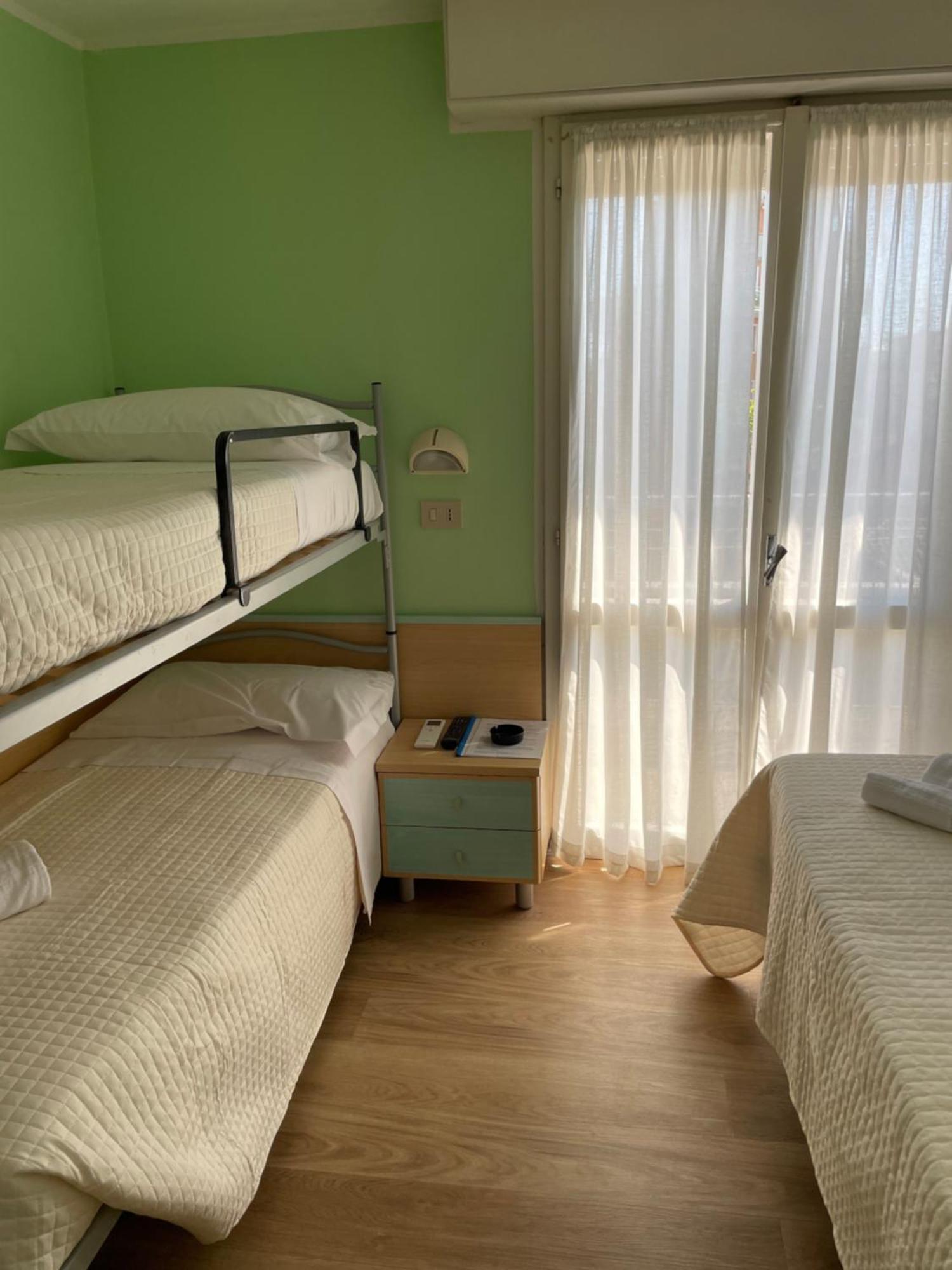 Hotel Barbiani ริชโชเน ภายนอก รูปภาพ